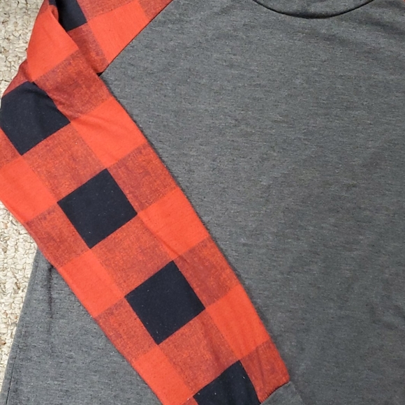 Free with $10 order Medium long sleeve (Raglan type) buffalo check top - Picture 6 of 6